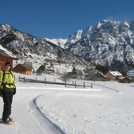 Le Barlèt23 pers Hameau des Chazals Nevache Hautes Alpes Extérieur photo