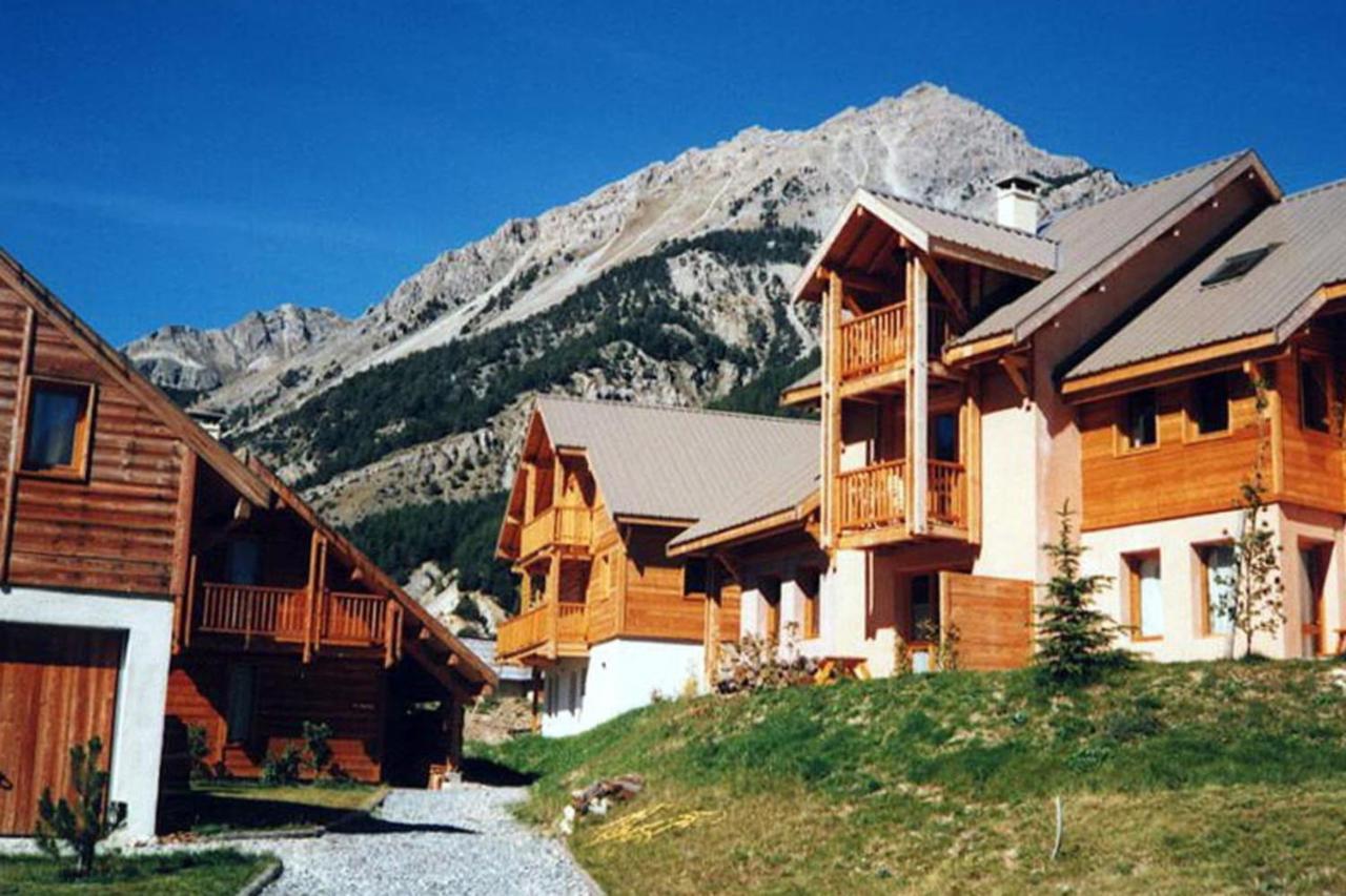 Le Barlèt23 pers Hameau des Chazals Nevache Hautes Alpes Extérieur photo
